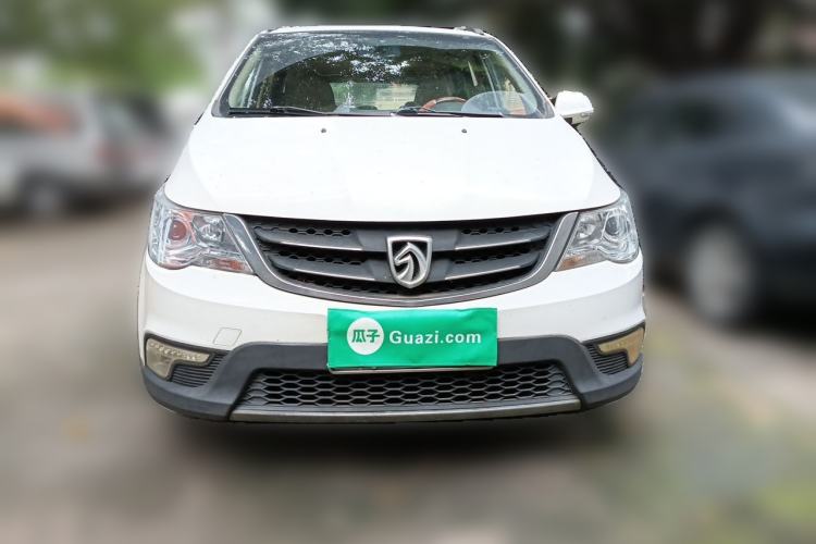 Used Baojun 730 2014 1.5L manual Comfort version 7 seats Front