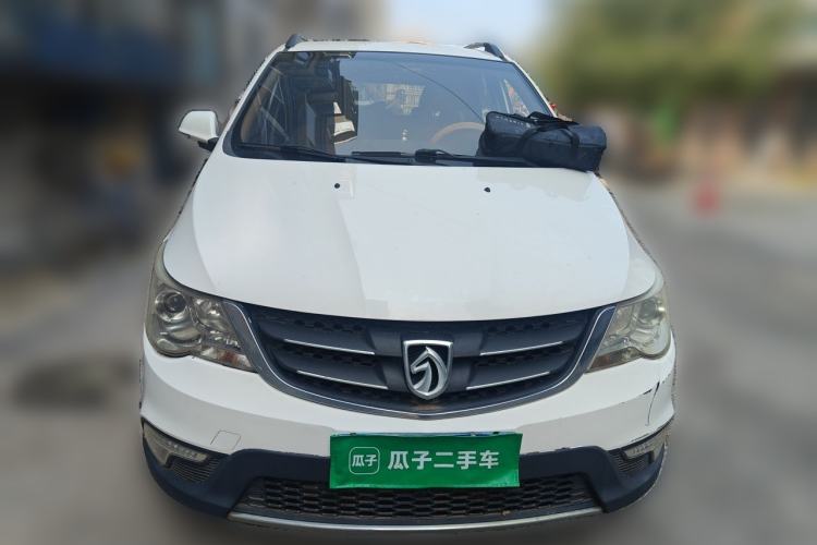 Used Baojun 730 2014 1.5L manual Comfort version 7 seats Front