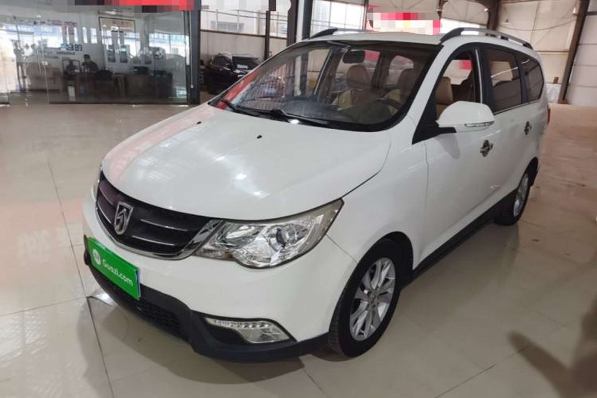 Used Baojun 730 2014 1.5L manual Comfort ESP version 7 seats Front Left 45 Deg