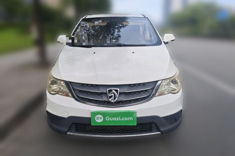 Used Baojun 730 2014 1.5L manual standard trim 7 seats Front