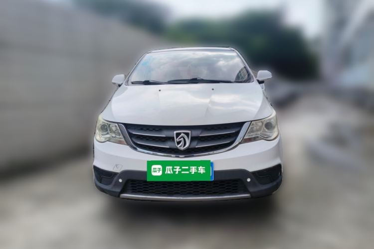 Used Baojun 730 2014 1.5L manual standard trim 7 seats Front