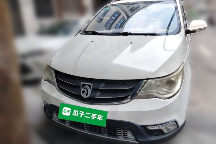 Used Baojun 730 2014 1.5L manual Comfort version 7 seats Front