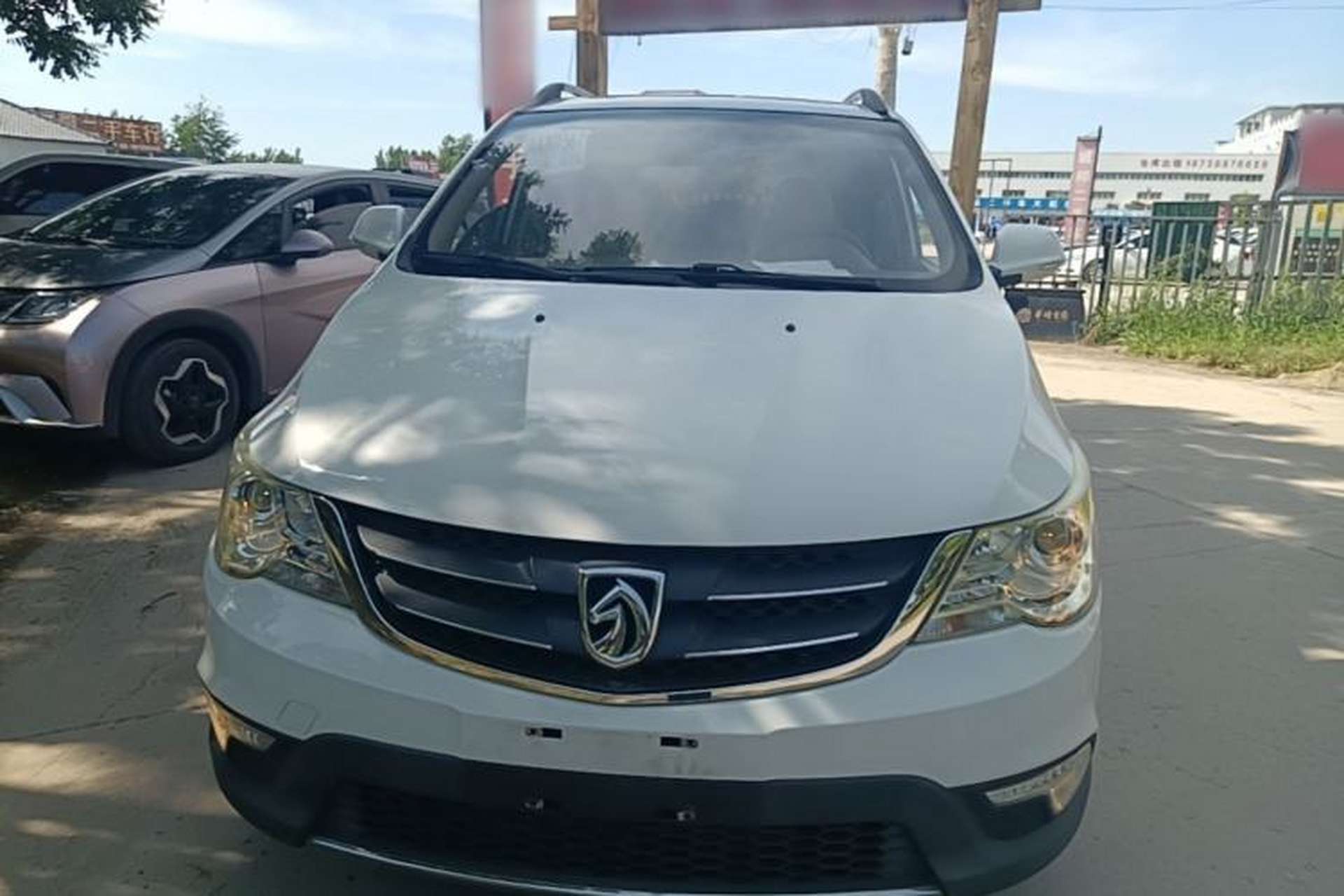 Used Baojun 730 2014 1.5L manual Comfort ESP version 7 seats Front