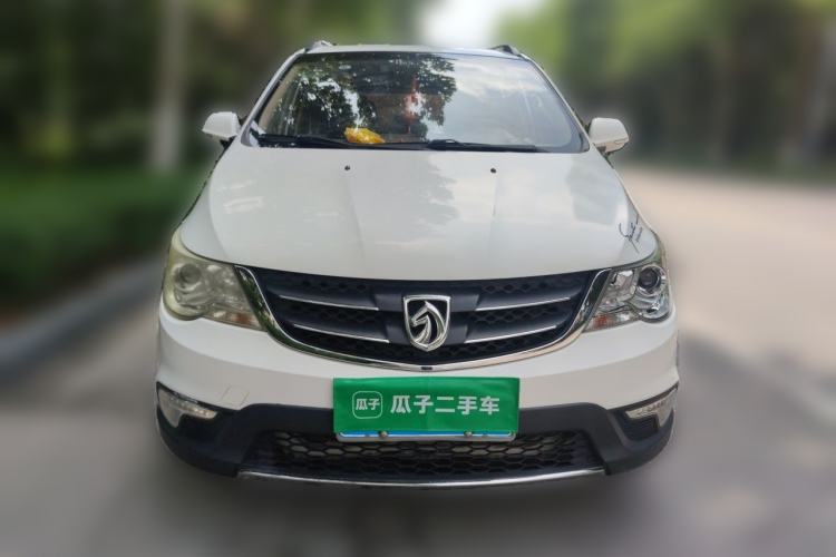 Used Baojun 730 2014 1.5L manual Comfort version 7 seats Front