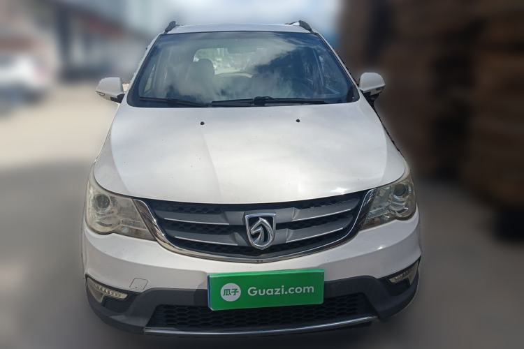 Used Baojun 730 2014 1.5L manual Comfort version 7 seats Front