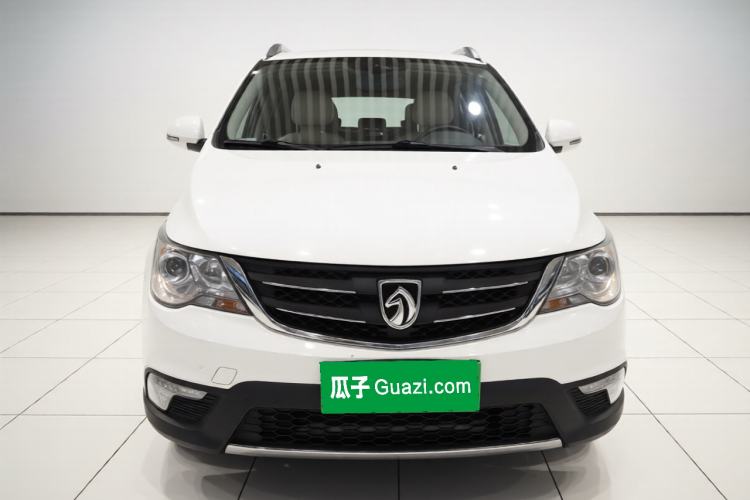 Used Baojun 730 2014 1.5L manual luxury trim 7 seats Front