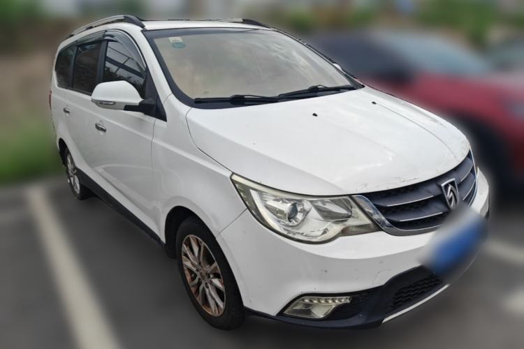 Used Baojun 730 2014 1.5L manual Comfort ESP version 7 seats Front Right 45 Deg