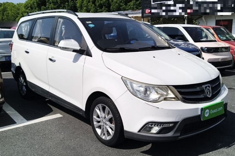 Used Baojun 730 2014 1.5L manual Comfort ESP version 7 seats Front Right 45 Deg