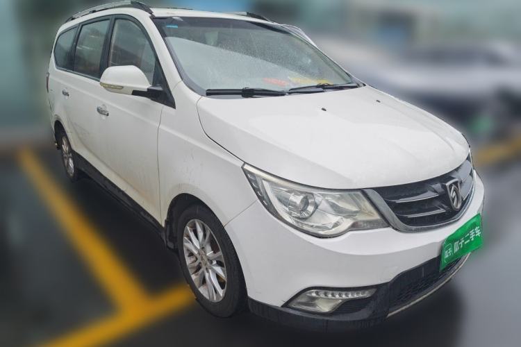 Used Baojun 730 2014 1.5L manual Comfort version 7 seats Front Right 45 Deg