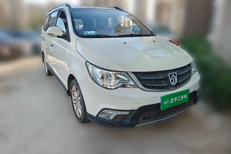 Used Baojun 730 2014 1.5L manual luxury trim 7 seats Front Right 45 Deg