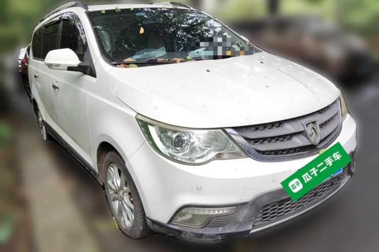 Used Baojun 730 2014 1.5L manual Comfort version 7 seats Front Right 45 Deg