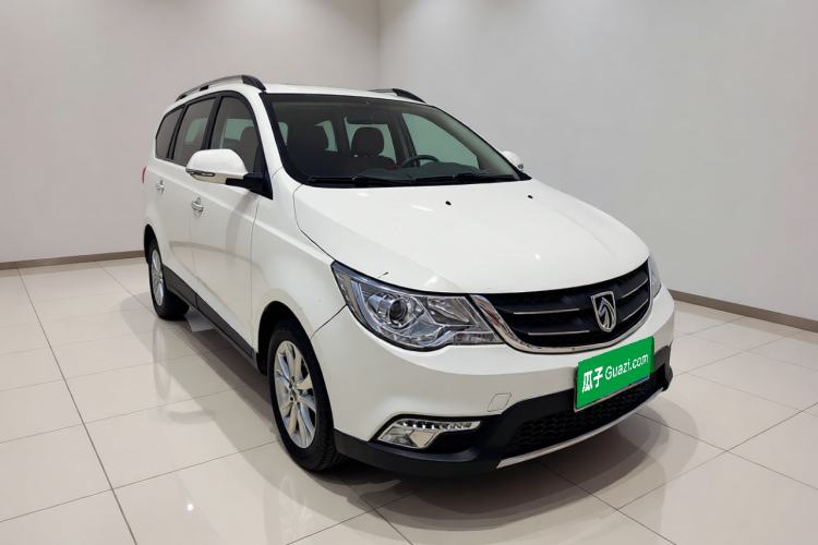 Used Baojun 730 2014 1.5L manual Comfort ESP version 7 seats Front Right 45 Deg