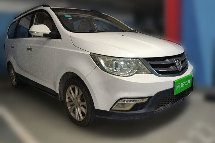 Used Baojun 730 2014 1.5L manual Comfort ESP version 7 seats Front Right 45 Deg