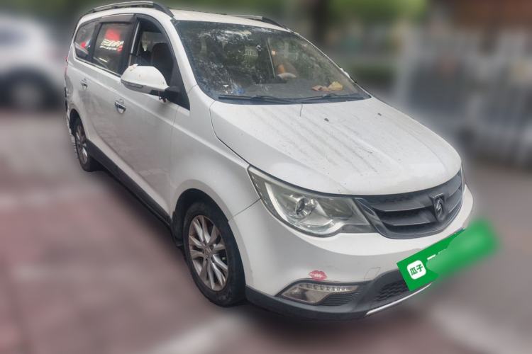 Used Baojun 730 2014 1.5L manual Comfort version 7 seats Front Right 45 Deg