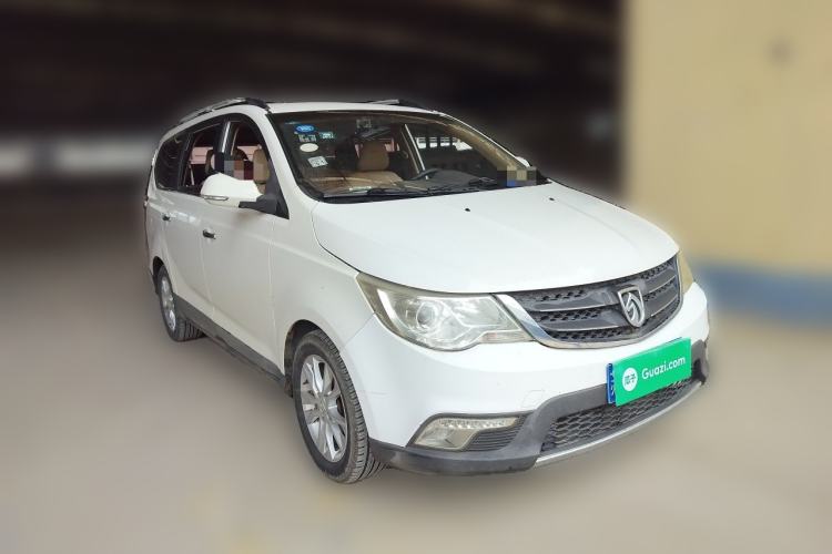 Used Baojun 730 2014 1.5L manual Comfort version 7 seats Front Right 45 Deg