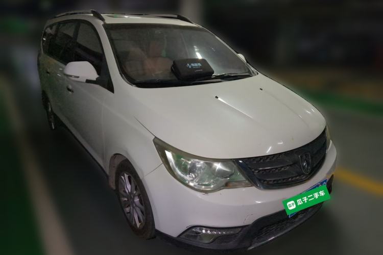 Used Baojun 730 2014 1.5L manual luxury trim 7 seats Front Right 45 Deg