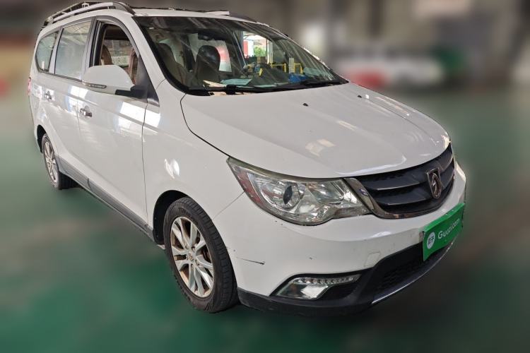 Used Baojun 730 2014 1.5L manual Comfort version 7 seats Front Right 45 Deg
