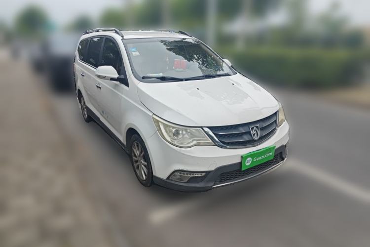 Used Baojun 730 2014 1.5L manual luxury trim 7 seats Front Right 45 Deg