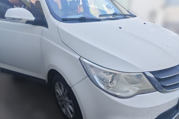 Used Baojun 730 2014 1.5L manual Comfort version 7 seats Front Right 45 Deg