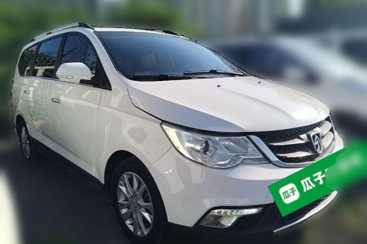 Used Baojun 730 2014 1.5L manual luxury trim 7 seats Front Right 45 Deg