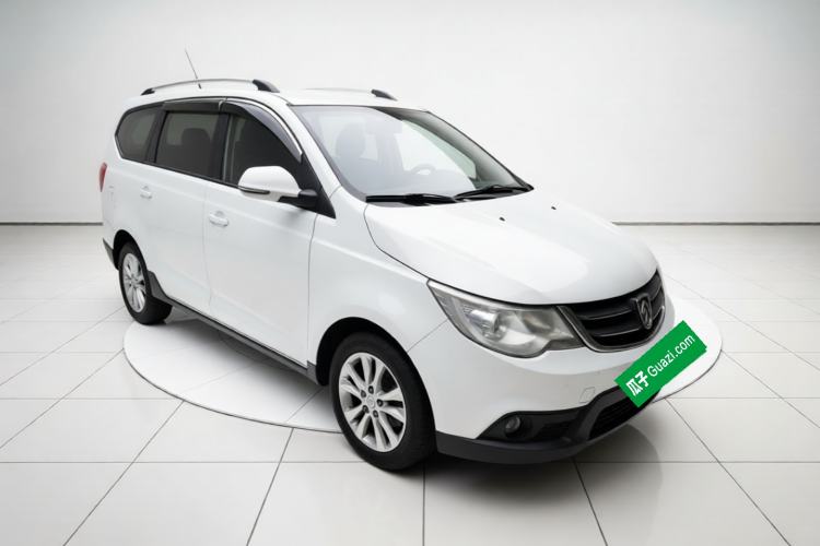 Used Baojun 730 2014 1.5L manual standard trim 7 seats Front Right 45 Deg