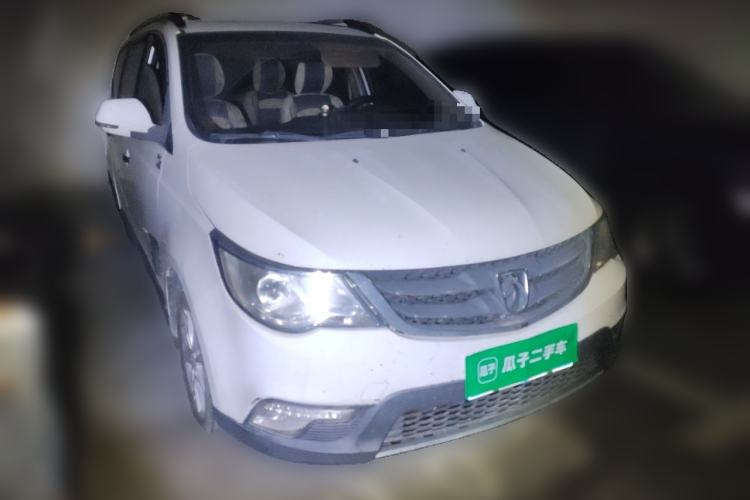 Used Baojun 730 2014 1.5L manual luxury trim 7 seats Front Right 45 Deg