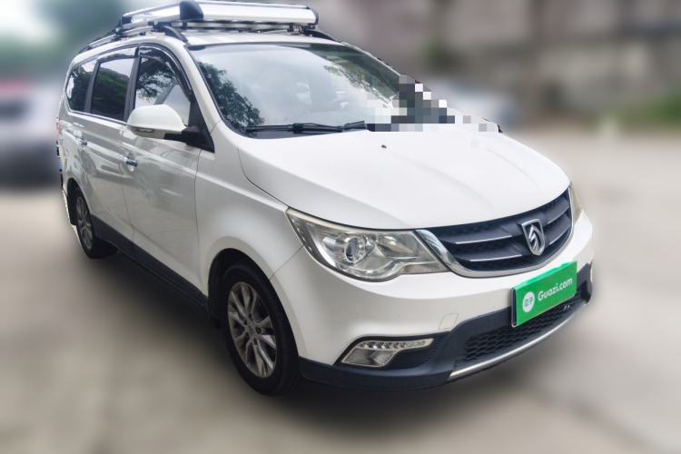 Used Baojun 730 2014 1.8L manual Comfort trim 7-seater Front Right 45 Deg