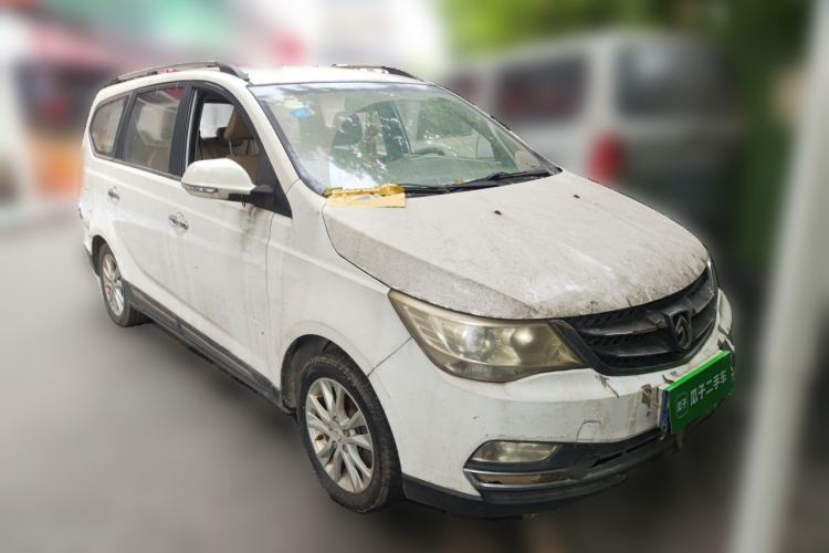 Used Baojun 730 2014 1.5L manual Comfort version 7 seats Front Right 45 Deg