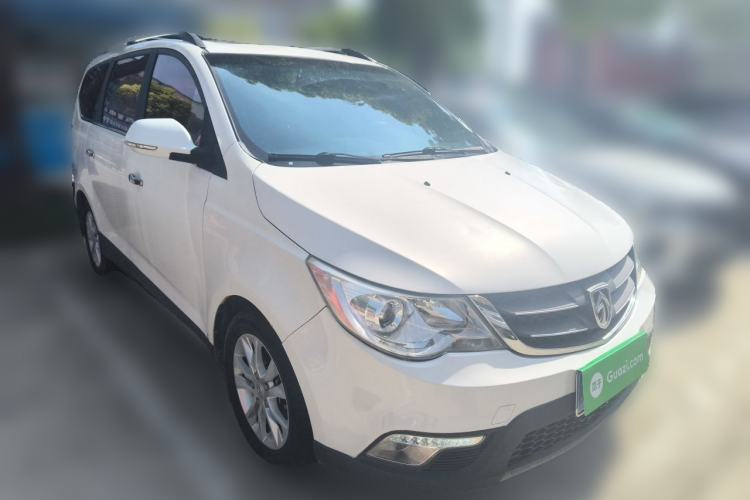 Used Baojun 730 2014 1.5L manual luxury trim 7 seats Front Right 45 Deg