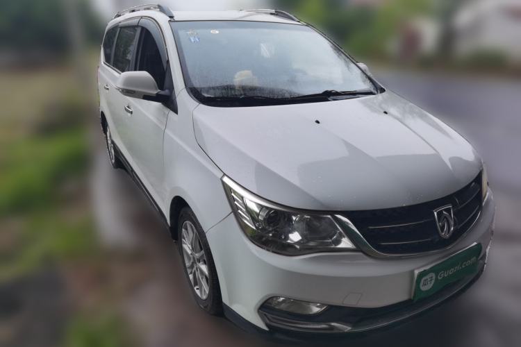 Used Baojun 730 2014 1.5L manual Comfort ESP version 7 seats Front Right 45 Deg