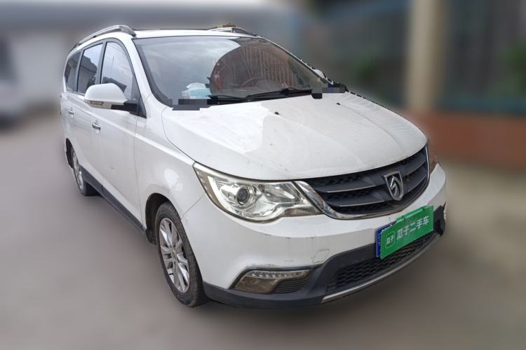Used Baojun 730 2014 1.5L manual luxury trim 7 seats Front Right 45 Deg