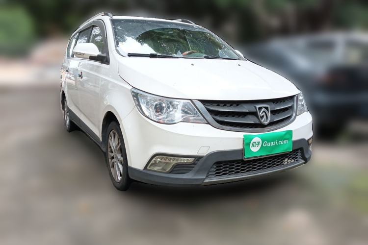 Used Baojun 730 2014 1.5L manual Comfort version 7 seats Front Right 45 Deg
