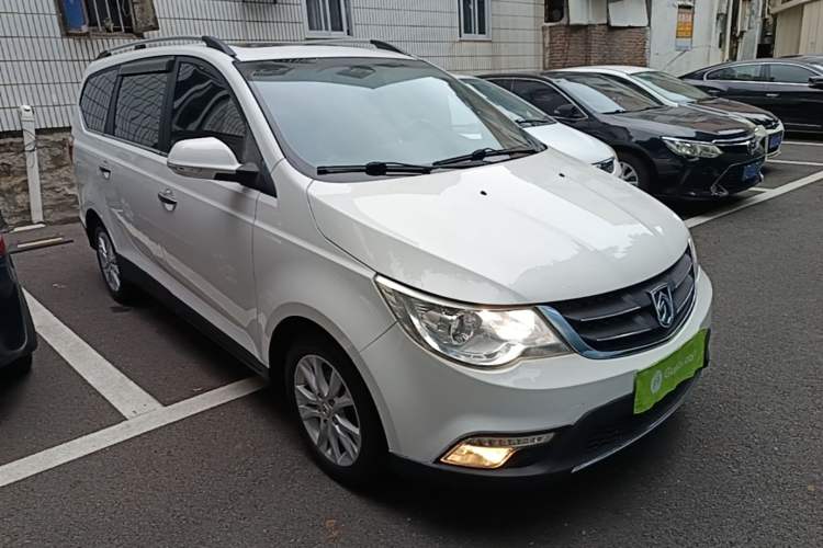 Used Baojun 730 2014 1.5L Manual Luxury Navigation ESP Version 7 Seats Front Right 45 Deg