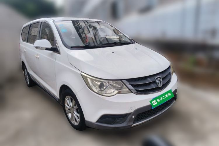 Used Baojun 730 2014 1.5L manual standard trim 7 seats Front Right 45 Deg