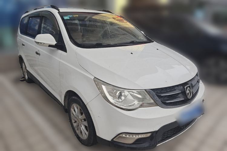 Used Baojun 730 2014 1.8L manual Comfort trim 7-seater Front Right 45 Deg