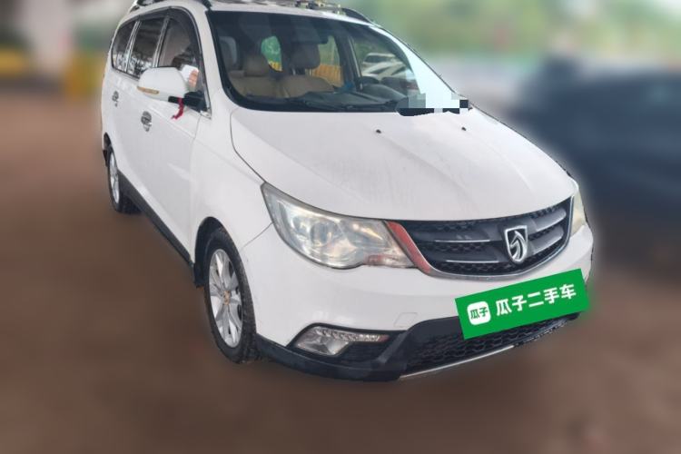 Used Baojun 730 2014 1.5L manual luxury trim 7 seats Front Right 45 Deg