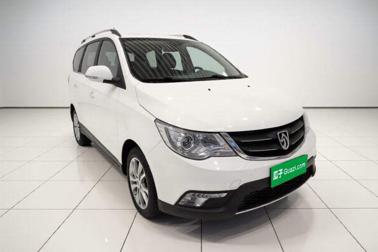Used Baojun 730 2014 1.5L manual luxury trim 7 seats Front Right 45 Deg