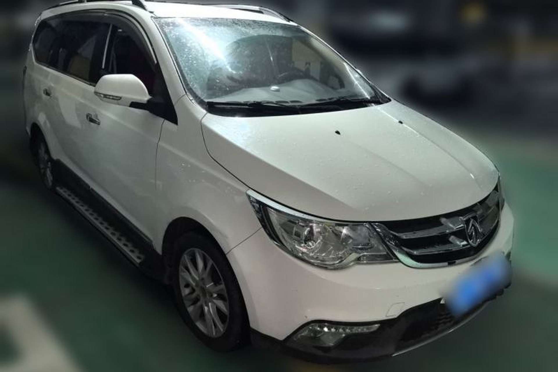 Used Baojun 730 2014 1.5L manual Comfort version 7 seats Front Right 45 Deg