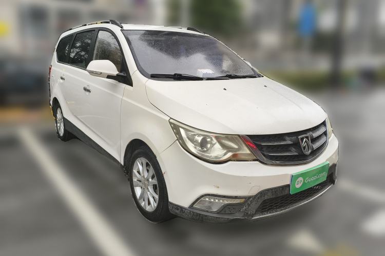 Used Baojun 730 2014 1.5L manual Comfort version 7 seats Front Right 45 Deg