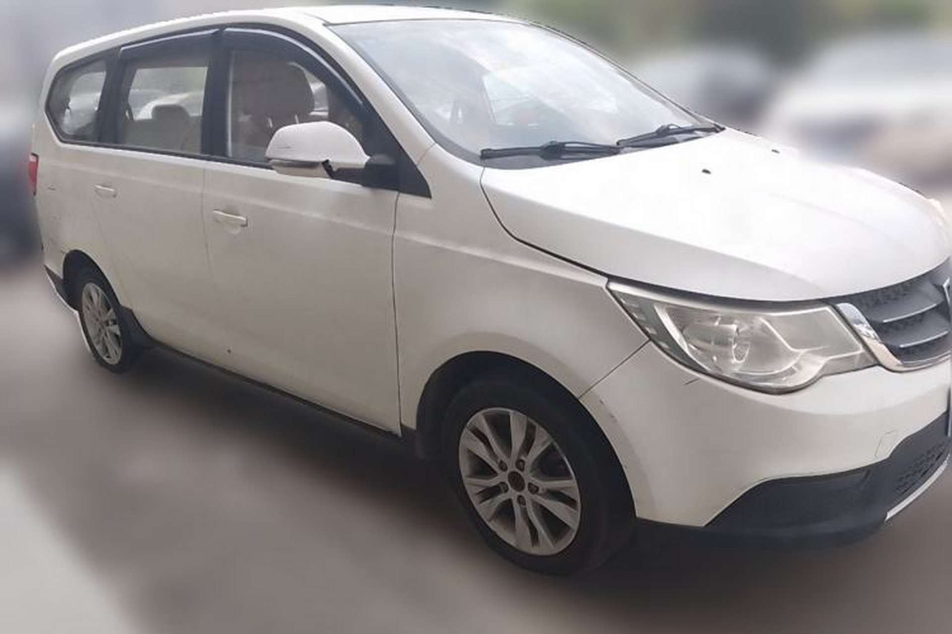 Used Baojun 730 2014 1.5L manual Comfort version 7 seats Front Right 45 Deg