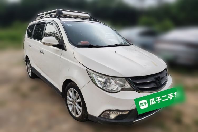 Used Baojun 730 2014 1.5L manual Comfort ESP version 7 seats Front Right 45 Deg