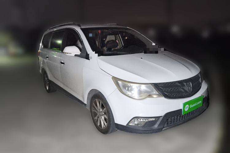 Used Baojun 730 2014 1.5L manual Comfort version 7 seats Front Right 45 Deg