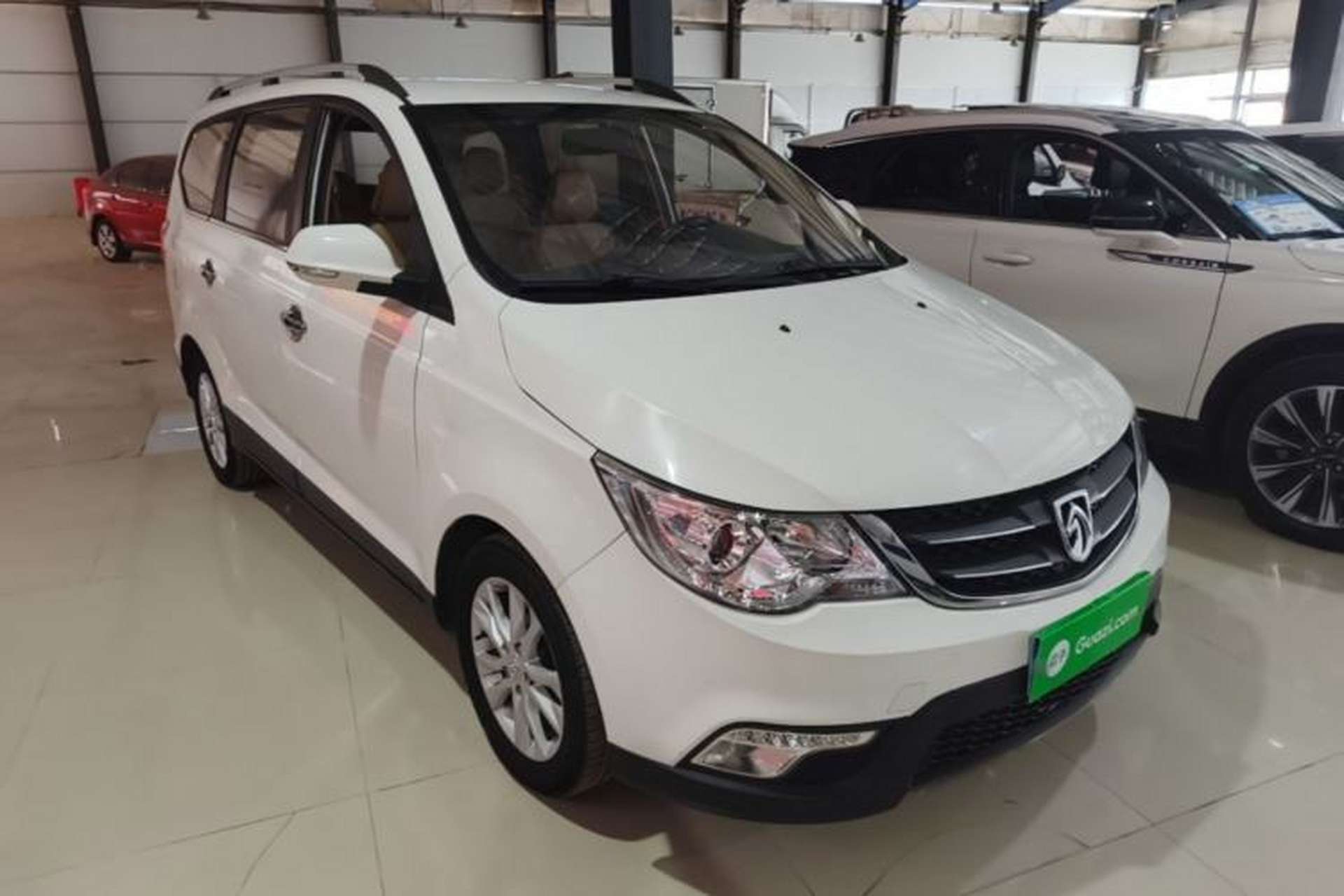 Used Baojun 730 2014 1.5L manual Comfort ESP version 7 seats Front Right 45 Deg