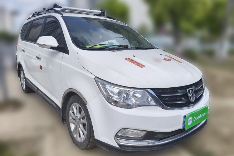 Used Baojun 730 2014 1.5L manual Comfort version 7 seats Front Right 45 Deg