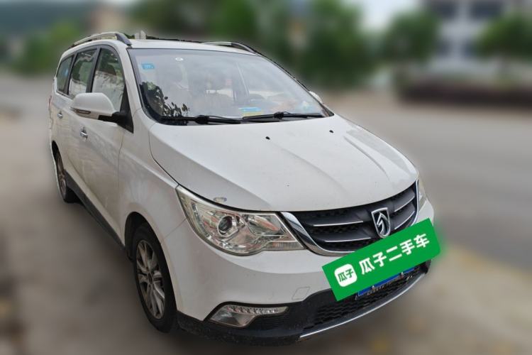Used Baojun 730 2014 1.5L manual luxury trim 7 seats Front Right 45 Deg