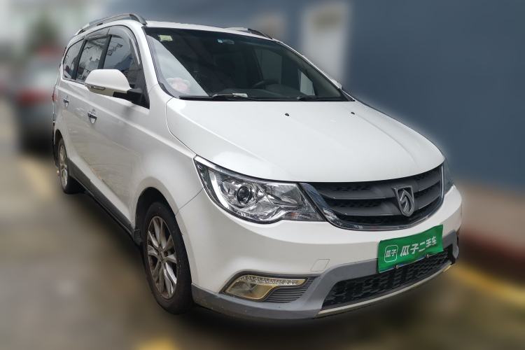 Used Baojun 730 2014 1.5L manual Comfort version 7 seats Front Right 45 Deg