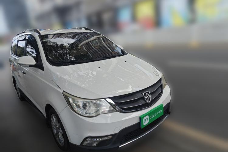 Used Baojun 730 2014 1.5L manual Comfort version 7 seats Front Right 45 Deg
