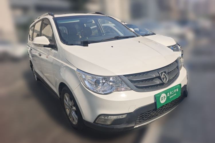 Used Baojun 730 2014 1.5L manual luxury trim 7 seats Front Right 45 Deg