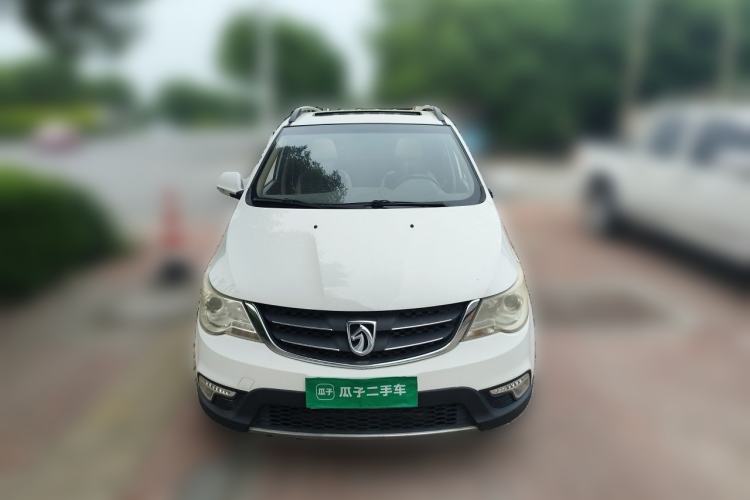 Used Baojun 730 2014 1.5L manual luxury trim 7 seats Front