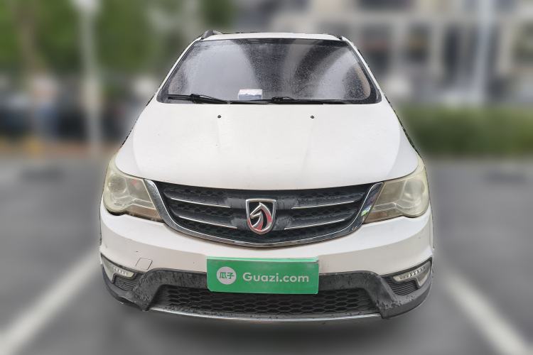 Used Baojun 730 2014 1.5L manual Comfort version 7 seats Front